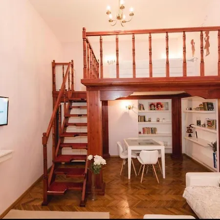 Rhea Loft Old Town *