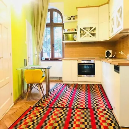 Rhea Loft Old Town Брашов