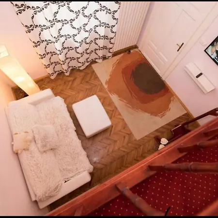 Апартаменти Rhea Loft Old Town