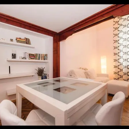 Rhea Loft Old Town Брашов