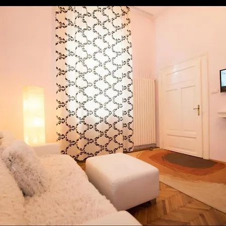 Апартаменти Rhea Loft Old Town